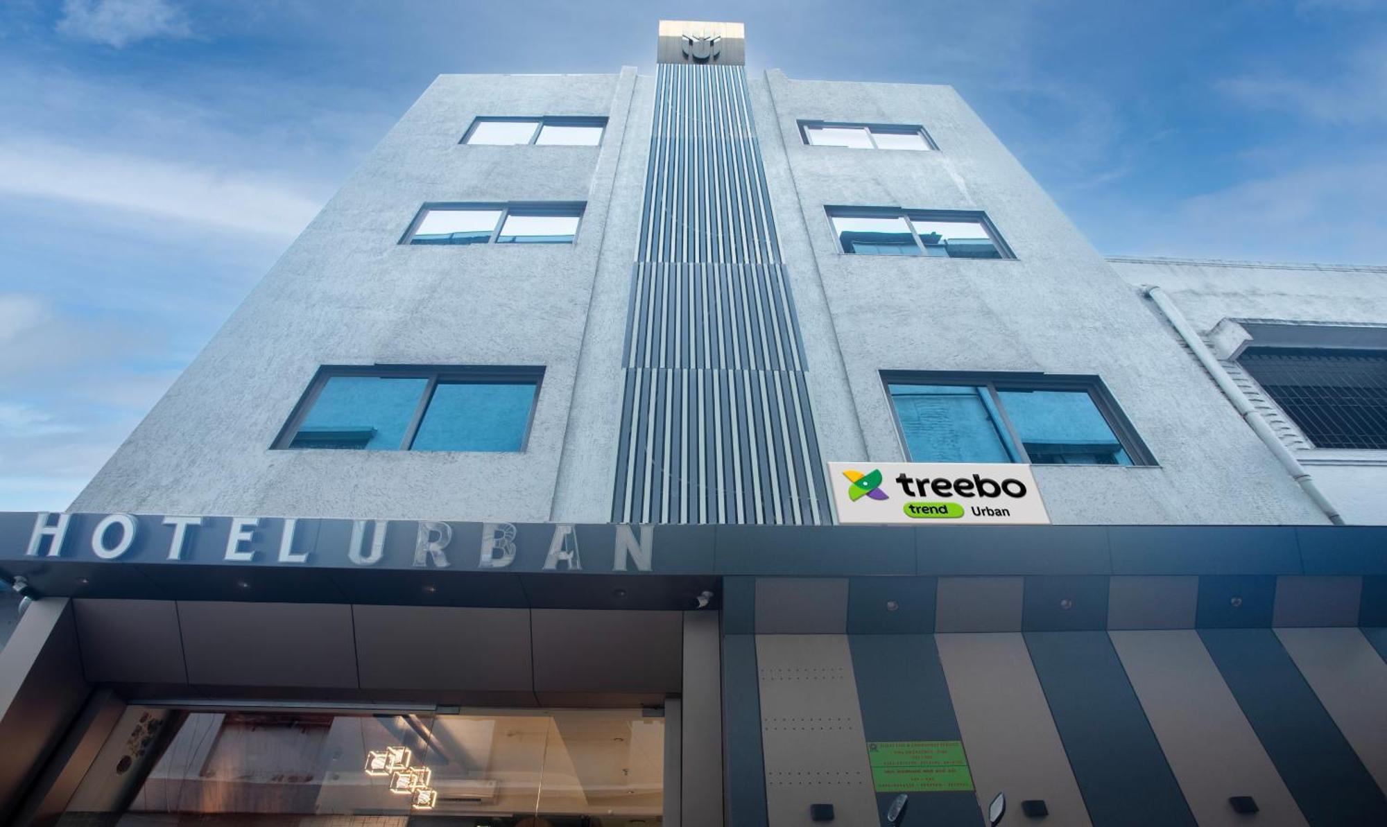 ホテル Treebo Urban, 1 Km From Railway Station スーラト エクステリア 写真